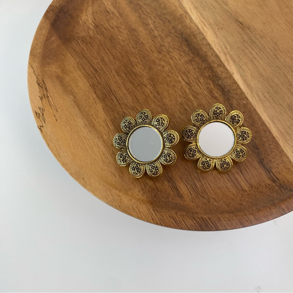 4/$15 Vintage Retro Gold Flower Petals Mirror Earrings